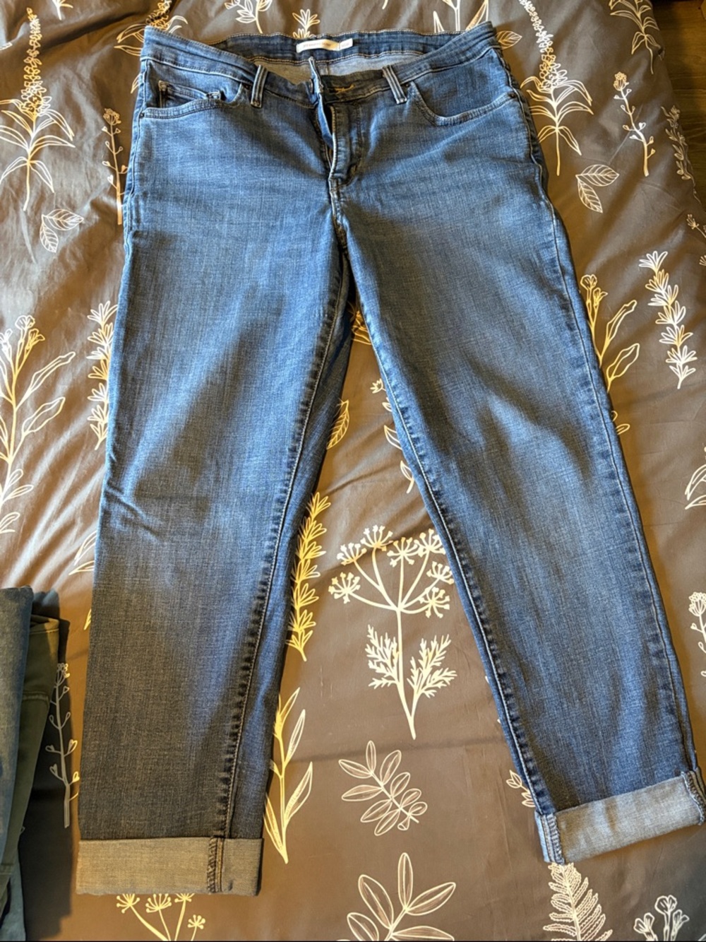 Levi's Women's Dark Blue Cropped Jeans